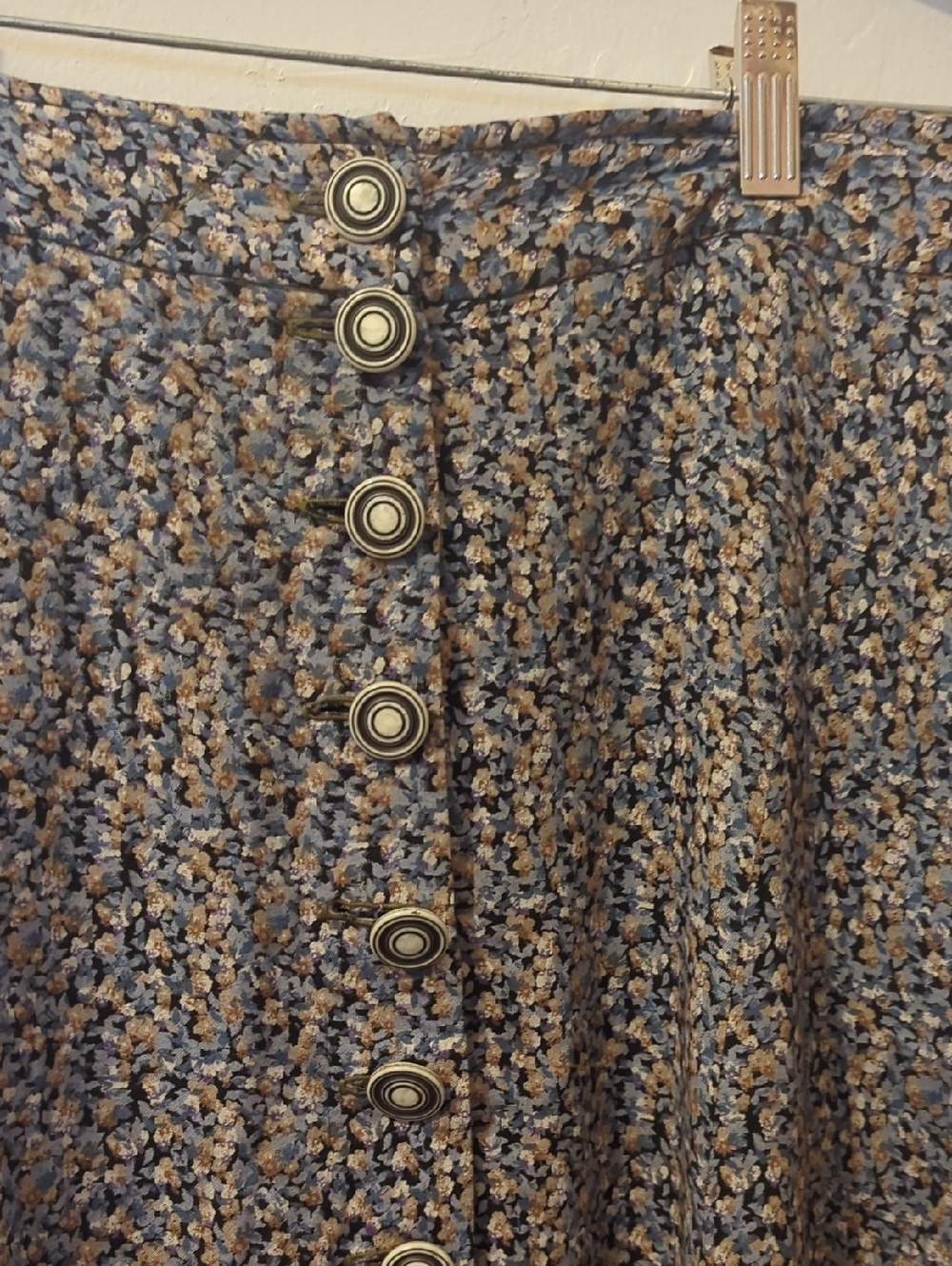 Button-Front Maxi Skirt in Grey-Blue Floral Size S